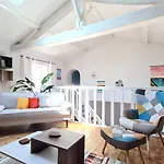 La Maison Du Bord Du *