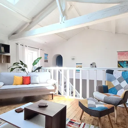 La Maison Du Bord Du *